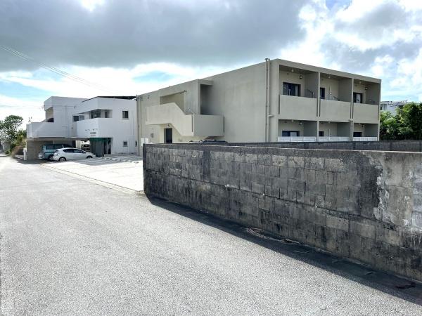 平良松原　徳洲会病院近く　利回り7.32％　RC造　2階建て