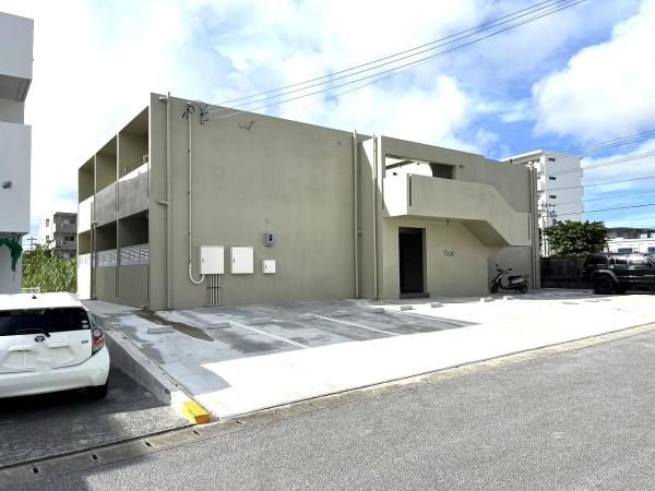 平良松原　徳洲会病院近く　利回り7.32％　RC造　2階建て