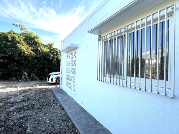 伊良部国仲　入り江前　RC造平屋建　建物18坪　土地397坪