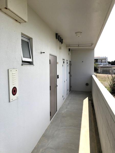 平良久貝　かねひで久松店近く　RC造　3階建12戸