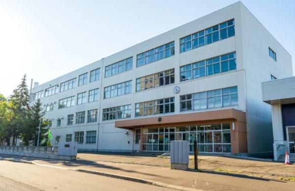 札幌市東区北三十二条東９丁目の中古一戸建て(札幌市立栄南中学校)