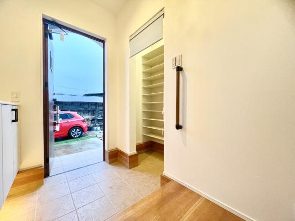 一宮市春明字中石田生の中古一戸建て(玄関)