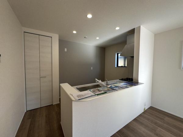 江南市河野町川西　2号棟　全4棟