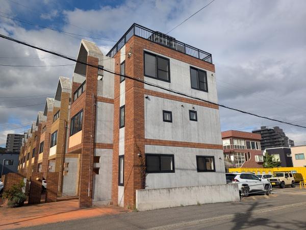 札幌市中央区南二十条西12丁目の中古一戸建て(駐車場)