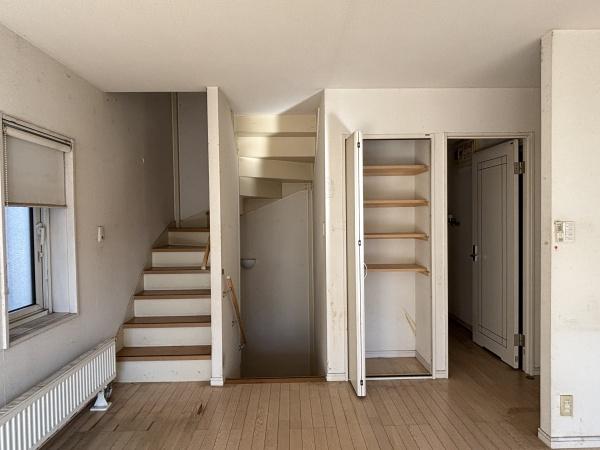 札幌市中央区南二十条西12丁目の中古一戸建て(リビング)