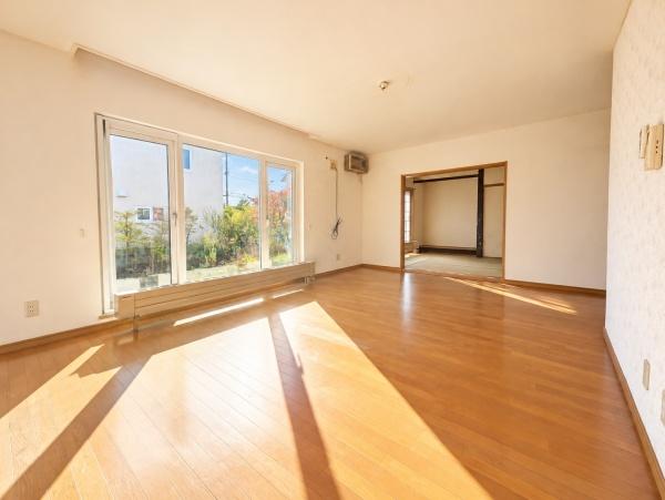 土屋ホーム施工　角地中古戸建　庭付