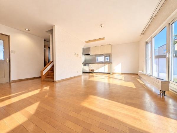 土屋ホーム施工　角地中古戸建　庭付