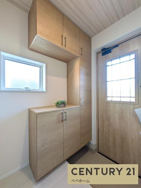 リーブルガーデン西区城山半田第二4号棟(玄関)