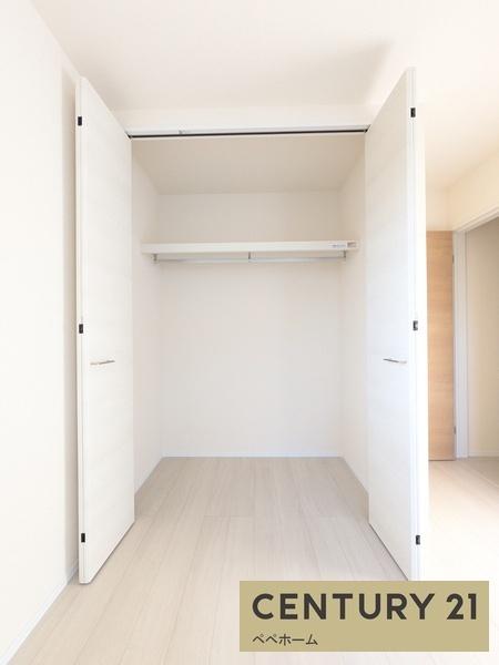 リーブルガーデン西区城山半田第二4号棟(収納)