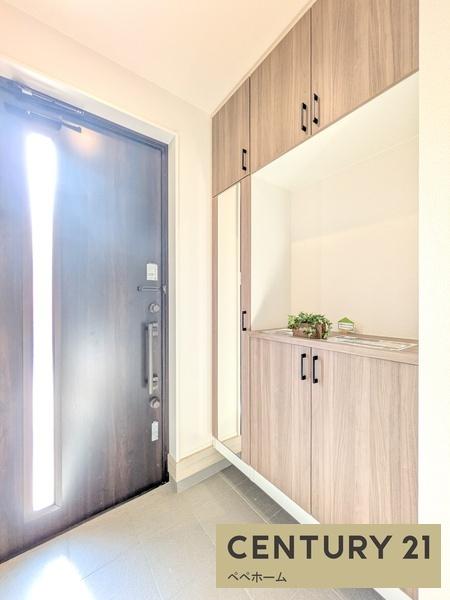 リナージュ東区秋津1丁目第1期1号棟(玄関)