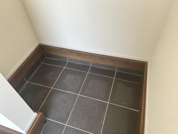 いなべ市大安町中央ヶ丘第13　1号棟