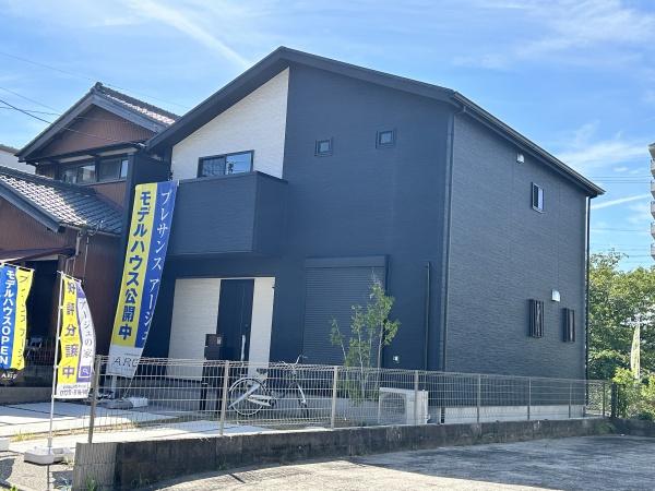 プレサンスアージュ四日市東富田町　新築一戸建