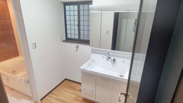 三重郡川越町大字南福崎の中古一戸建て(洗面台・洗面所)