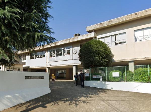 松戸市常盤平2丁目　2号棟(松戸市立常盤平第三小学校)
