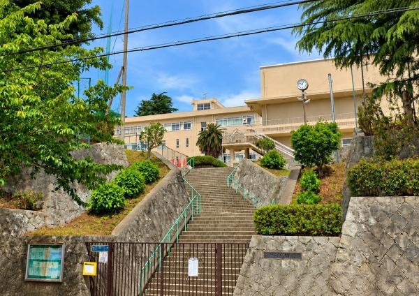 ルネ神戸宮川町さくら坂(神戸市立高取台中学校)