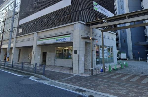 ブランズ六地蔵ユニハイム(ファミリーマート六地蔵駅前店)