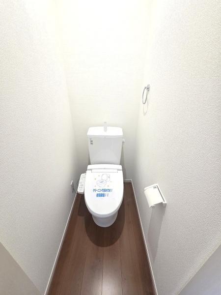 京都市伏見区日野岡西町の新築一戸建(トイレ)