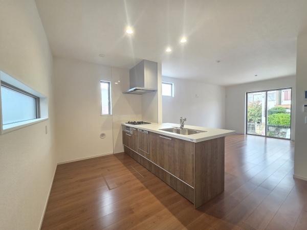 京都市伏見区日野岡西町の新築一戸建(キッチン)