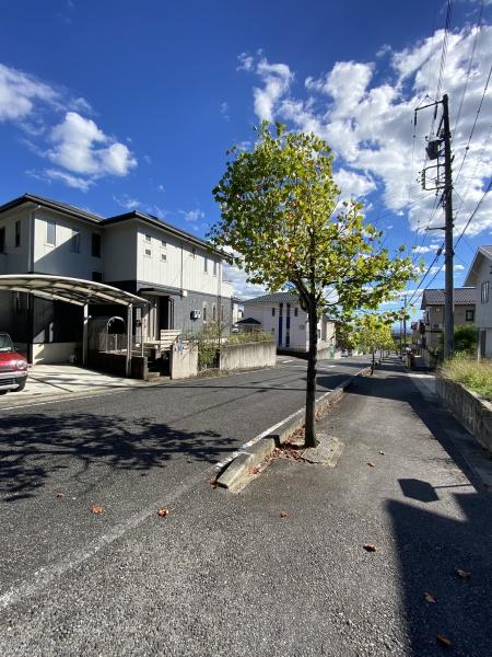豊田市乙部ケ丘4丁目の中古一戸建て(前面道路含む現地写真)
