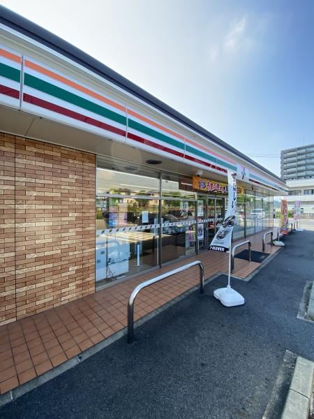 ライオンズマンション三好ケ丘第2(セブンイレブンみよし三好丘5丁目店)