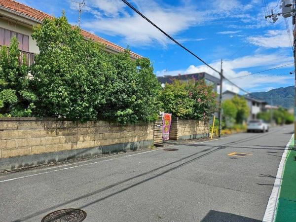 八尾市刑部1丁目の中古一戸建て(前面道路含む現地写真)