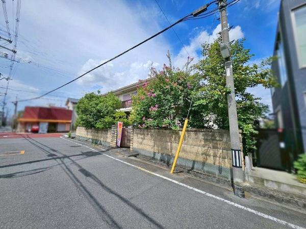 八尾市刑部1丁目の中古一戸建て(前面道路含む現地写真)