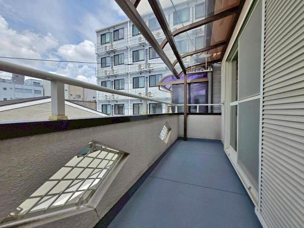 八尾市本町7丁目の中古一戸建て(バルコニー)