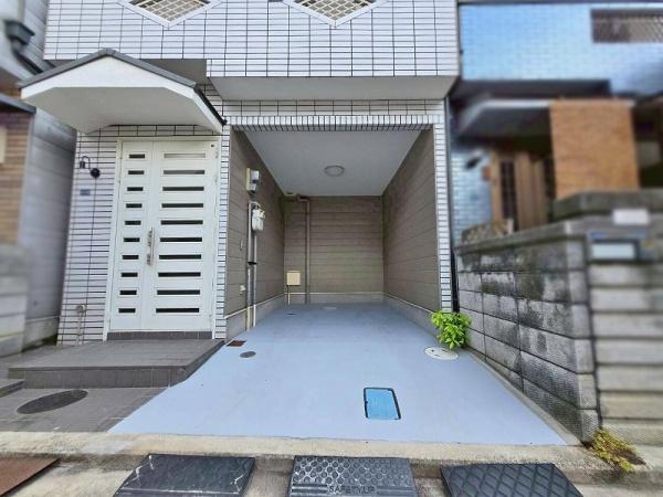 八尾市本町7丁目の中古一戸建て(駐車場)