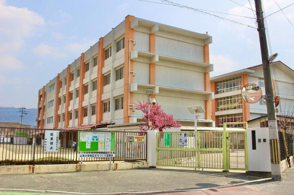 八尾市小畑町４丁目の土地(八尾市立山本小学校)