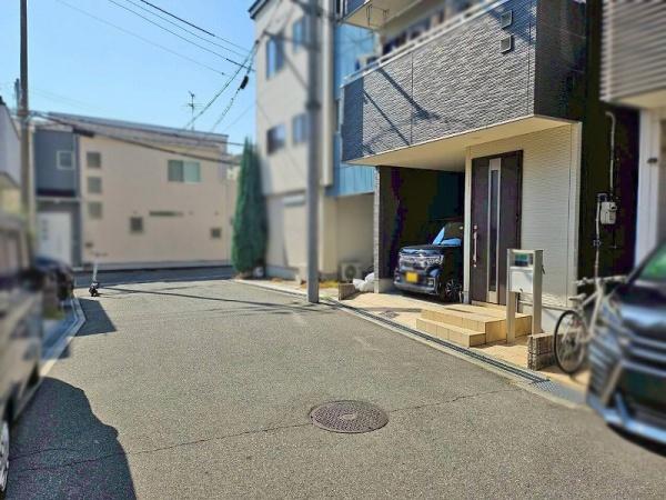 大阪市平野区長吉出戸7丁目の中古一戸建て(前面道路含む現地写真)