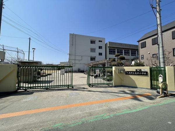メガシティタワーズTHE WEST(八尾市立亀井小学校)