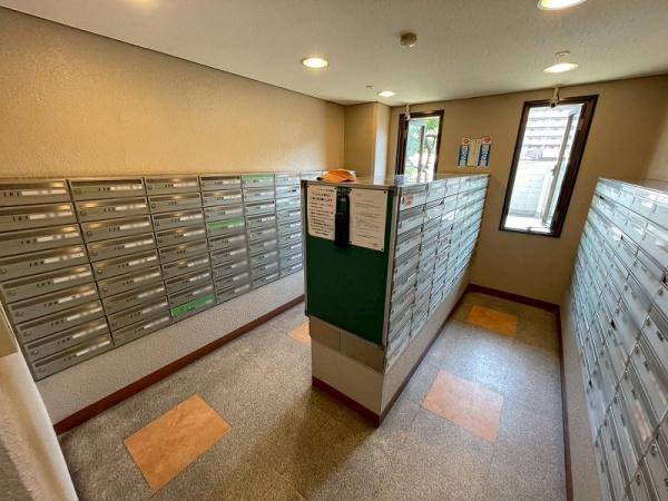 ローレルハイツ八尾１号棟