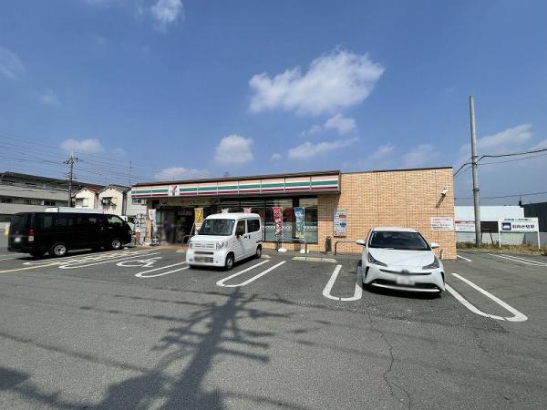 パレス八尾山本(セブンイレブン八尾福万寺町店)
