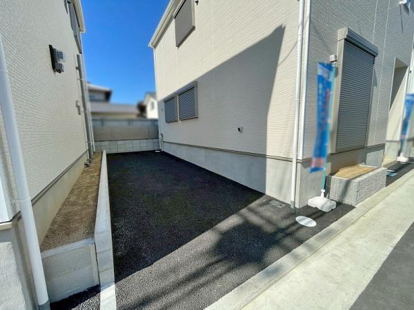 八尾市新家町2丁目の新築一戸建(駐車場)