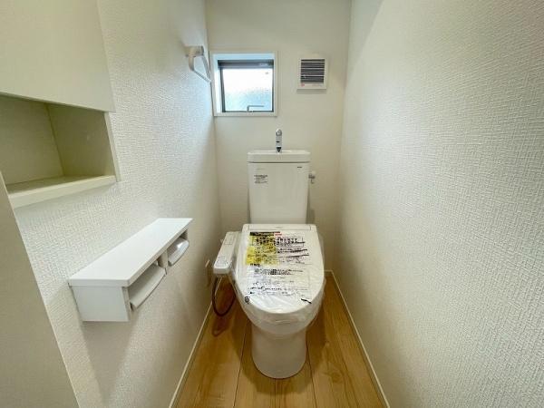 八尾市新家町2丁目の新築一戸建(トイレ)