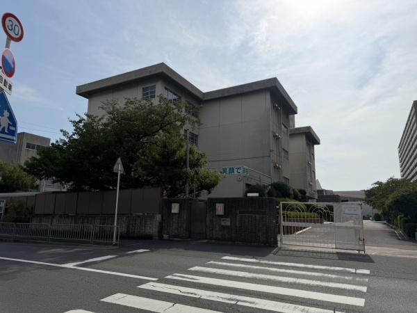 ロイヤルシャトーねやがわオークビル(寝屋川市立第三中学校)