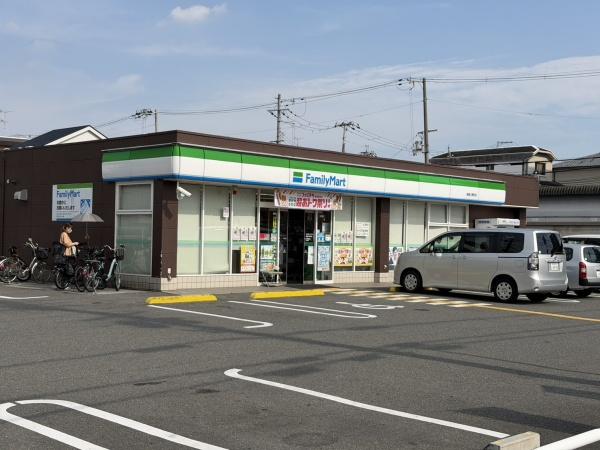 ロイヤルシャトーねやがわオークビル(ファミリーマート寝屋川石津南町店)