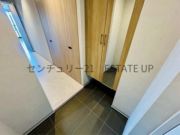 セレスティナ高麗 402号室(玄関)
