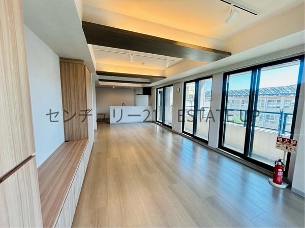 セレスティナ高麗 402号室(リビング)