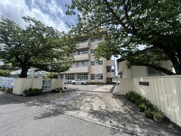 鹿児島市西陵１丁目の中古一戸建て(鹿児島市立西陵中学校)