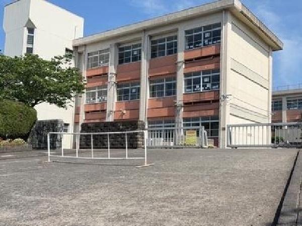 姶良市加治木町諏訪町の土地(姶良市立加治木中学校)