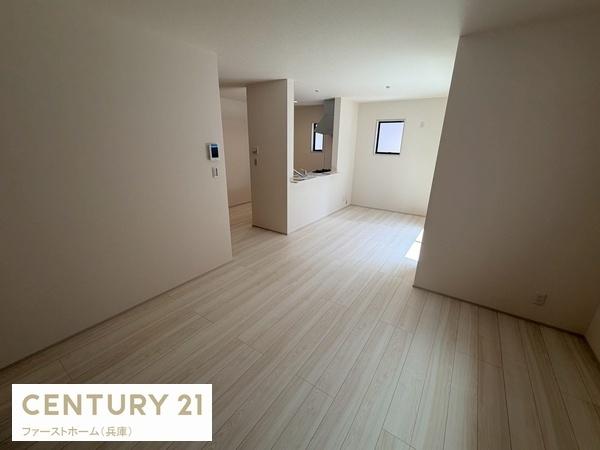 姫路市広畑区則直3期　1棟