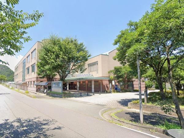 千曲市大字戸倉の土地(千曲市立戸倉図書館)
