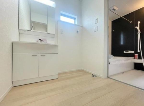 碧南市鴻島町4丁目　2号棟　新築戸建