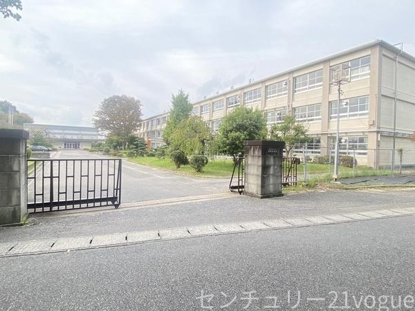 春日井市旭町4丁目　全１棟(春日井市立　中部中学校)