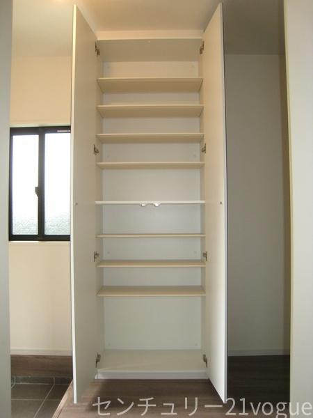 名古屋市北区柳原1期 4号棟(玄関)