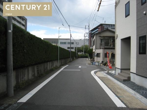 名古屋市北区柳原1期 4号棟(前面道路含む現地写真)