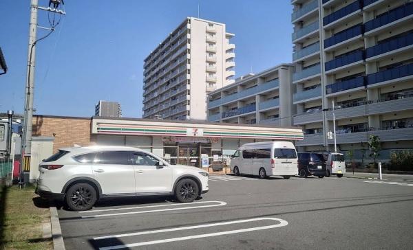 ネオコーポ鶴見緑地(セブンイレブン大阪横堤4丁目店)
