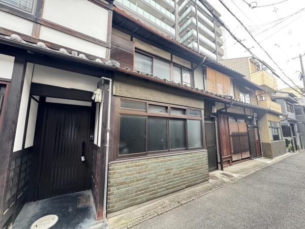京都市中京区六角通油小路西入越後町の中古テラスハウス