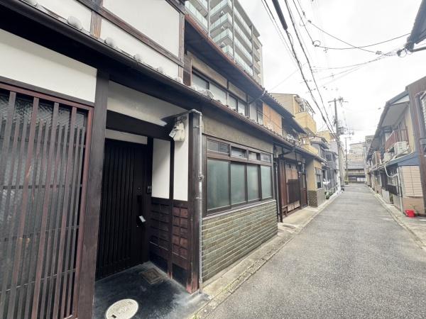 京都市中京区六角通油小路西入越後町の中古テラスハウス